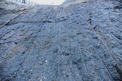 白鹤滩坝肩槽预裂爆破半孔保留情况白鹤滩坝肩槽及基坑整体效果图面对